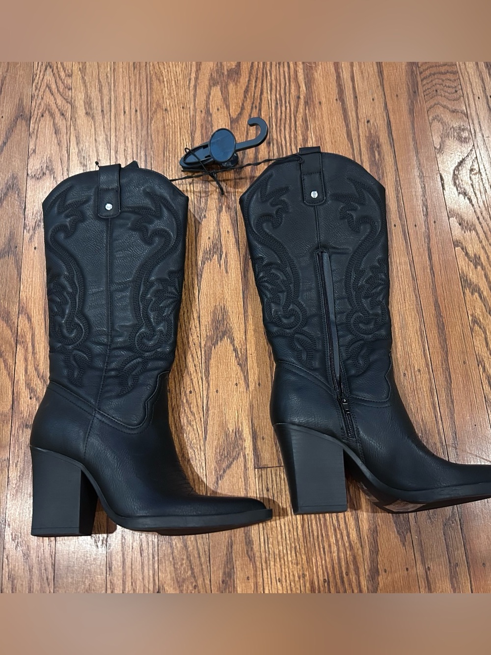 Forever 21 Black Embroidered Western Mid-Calf Heeled Boots